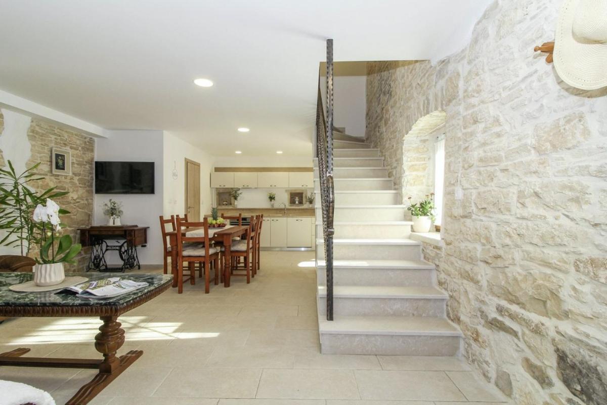 Villa Olea In Barat - Haus Fuer 6-8 Personen Kanfanar Exterior photo